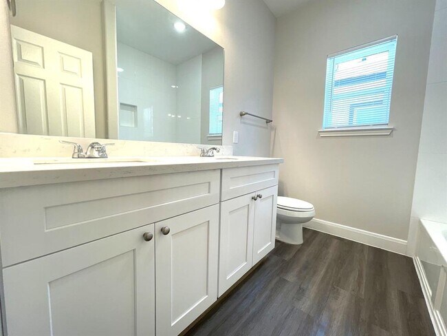 Building Photo - 5214 Mayle St