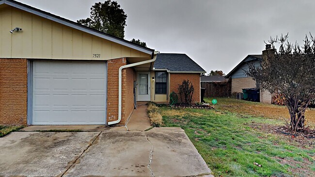 Photo - 2 Bedroom 2 Bath Duplex in Putnam City Sch... House