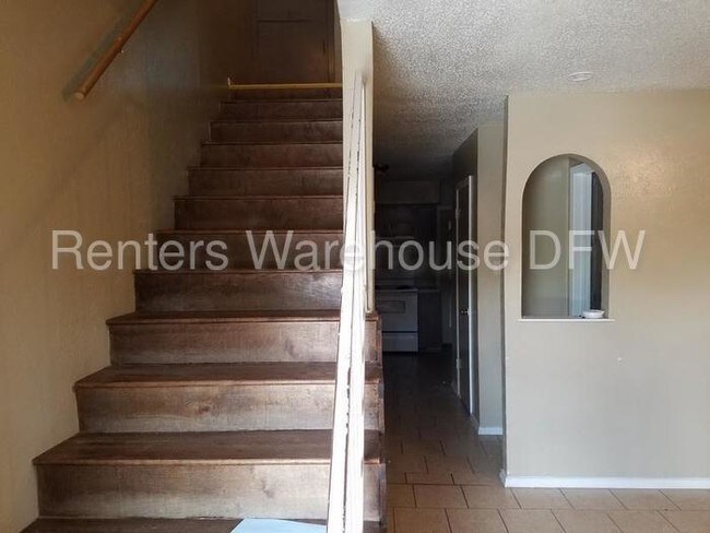 Building Photo - 507 N Elm St