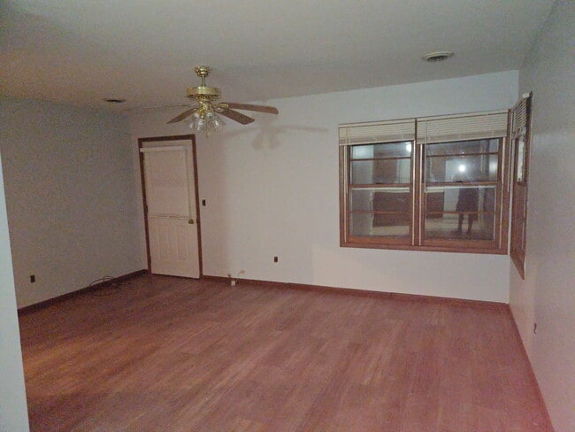 Building Photo - 607 W Bluff St