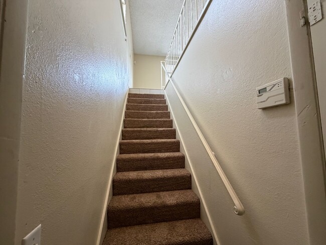 Building Photo - Beautiful home look, 4-plex, across from UNLV