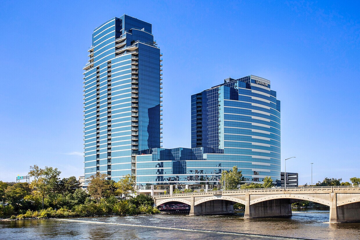 Foto principal - 335 Bridge St NW