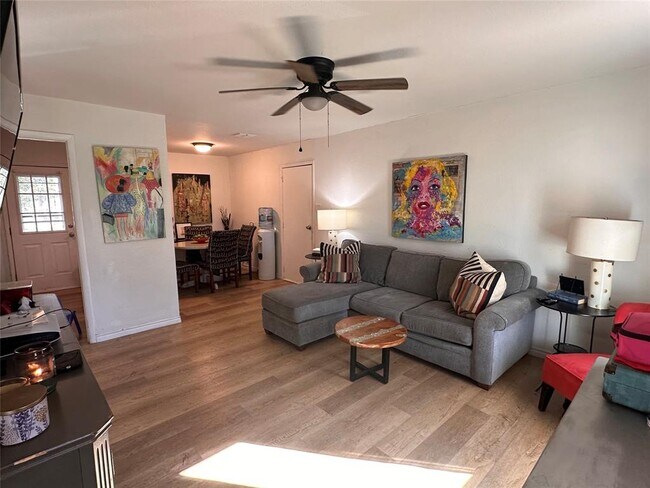 Building Photo - 1204 Aransas St
