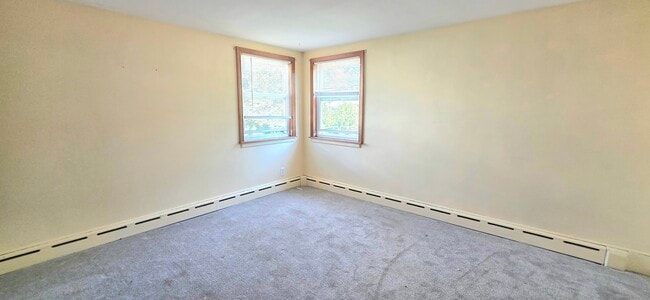 Building Photo - 21 Meadowside Rd