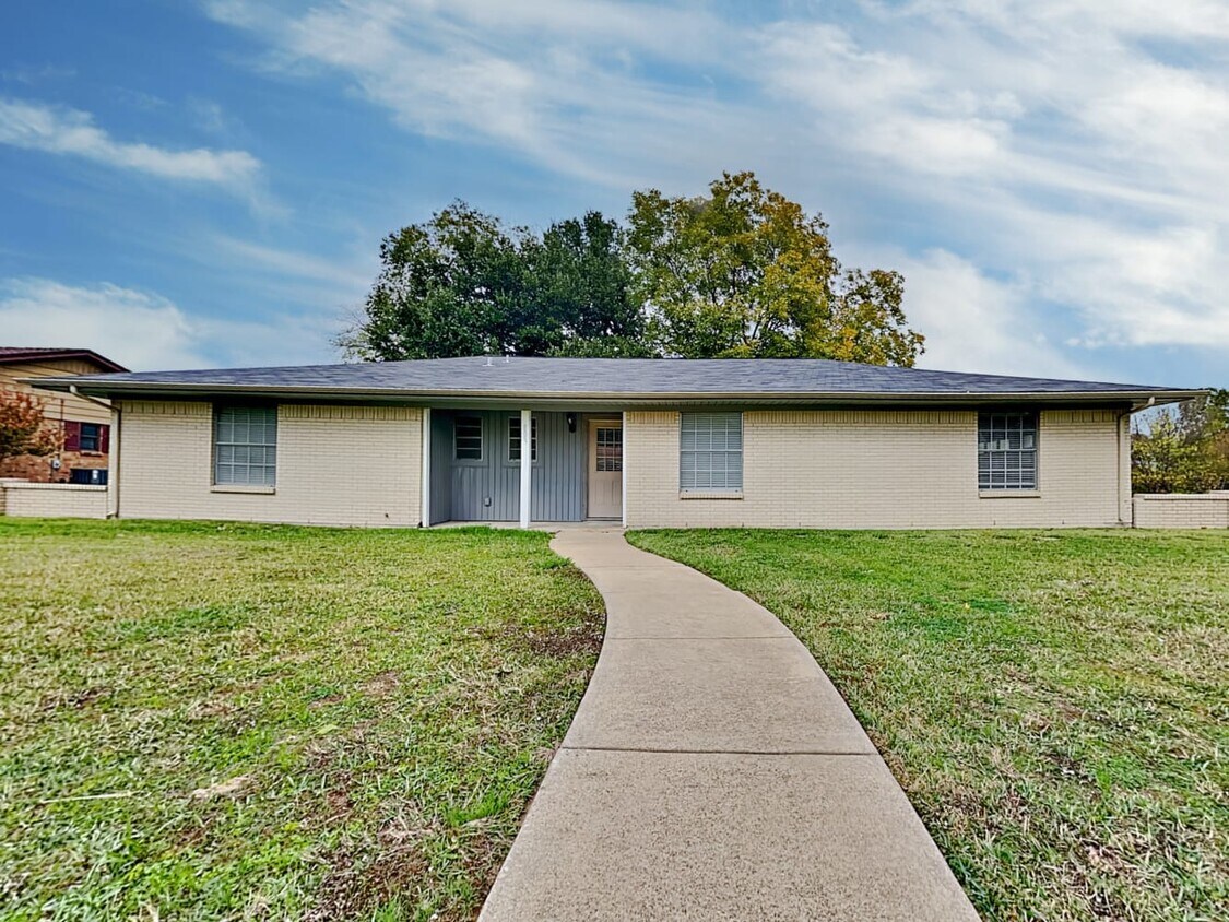 809 Keller Ave House Rental in Benbrook, TX