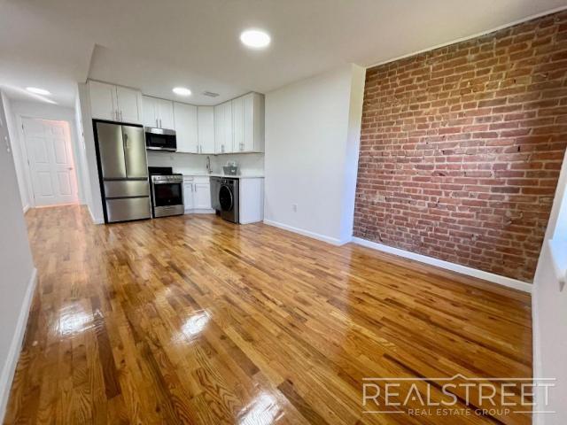 Foto del edificio - 2 bedroom in Brooklyn NY 11221