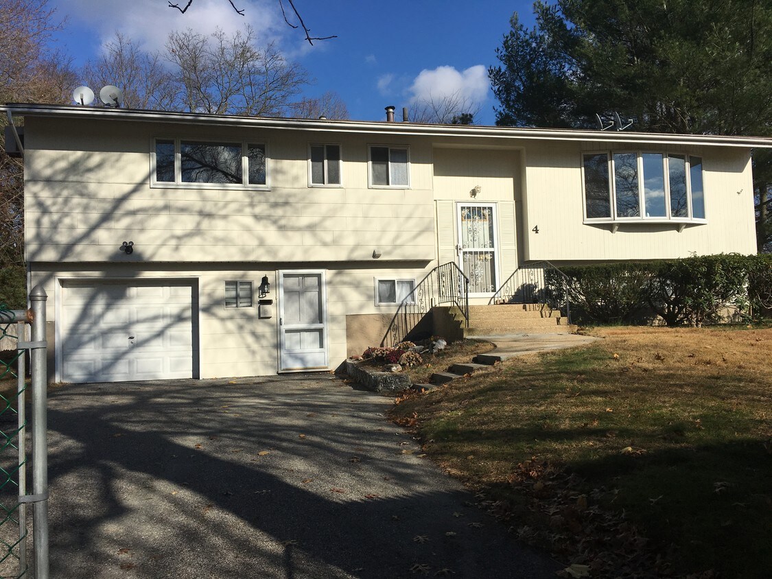 4 Lauren Ave, Dix Hills, NY 11746 House Rental in Dix Hills, NY