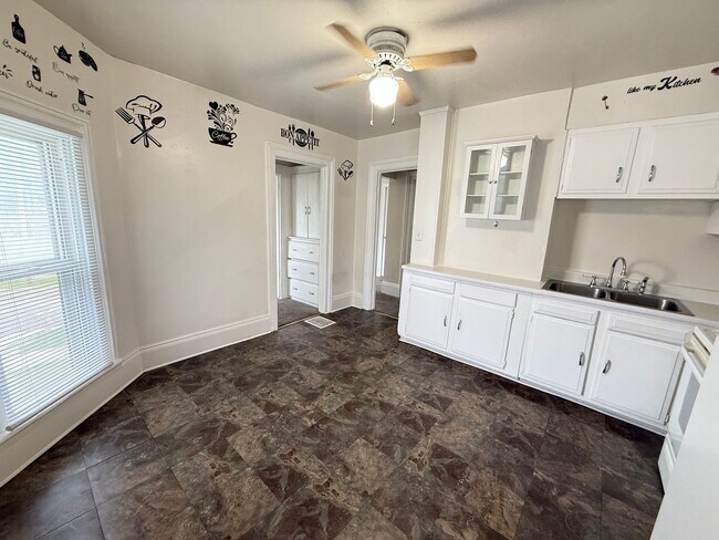 Foto del edificio - 311 W Mason St