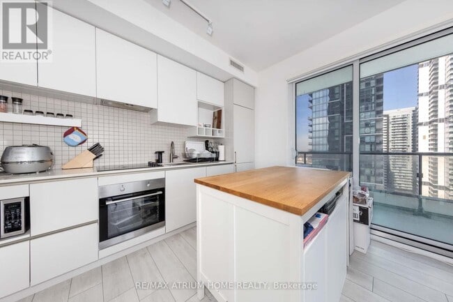 Photo du bâtiment - 950 Portage Pkwy