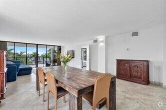 Building Photo - 2575 S Bayshore Dr