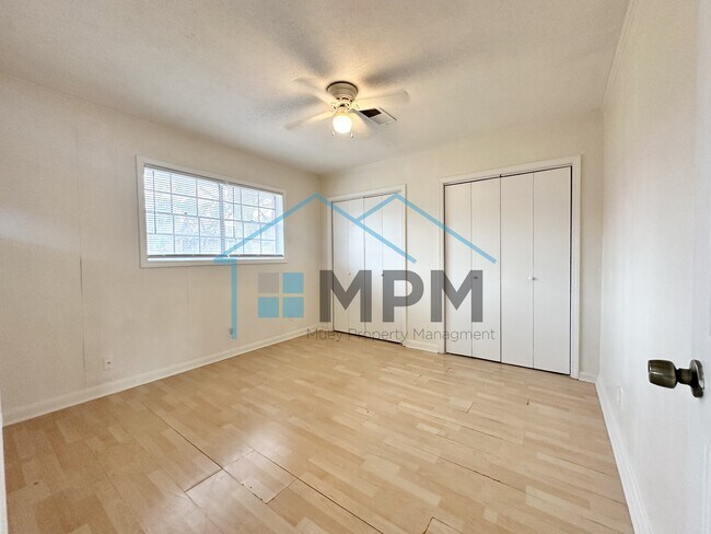 Foto del edificio - 13 W Elmwood Dr