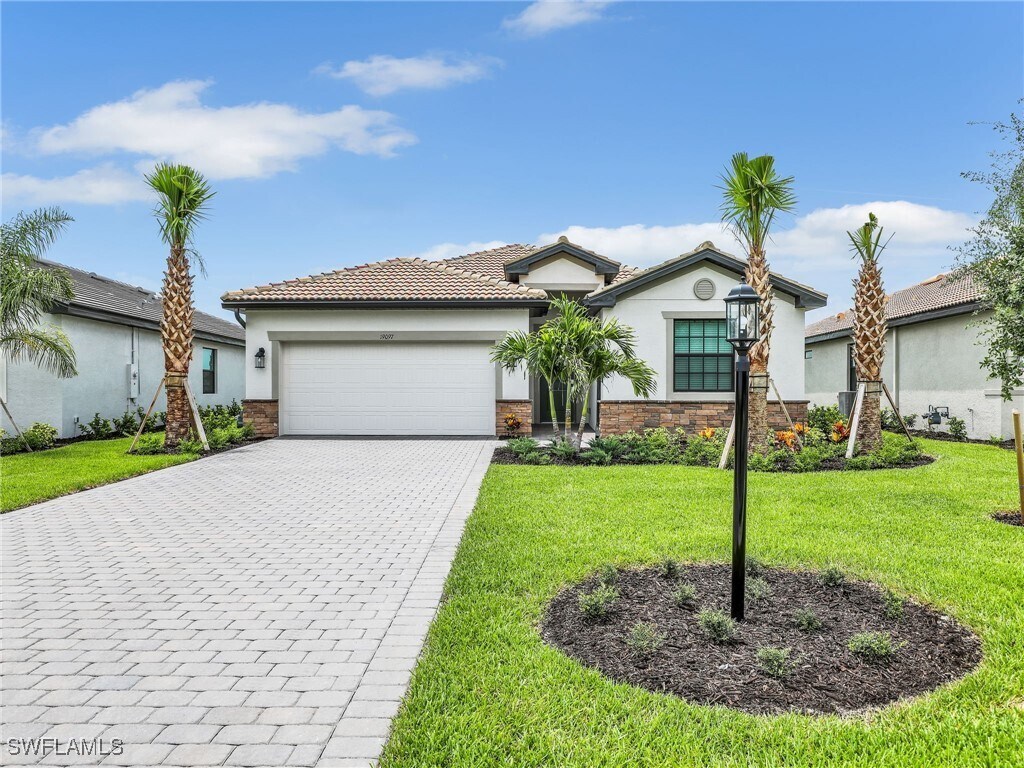 Foto principal - 19097 Hinkley Dr