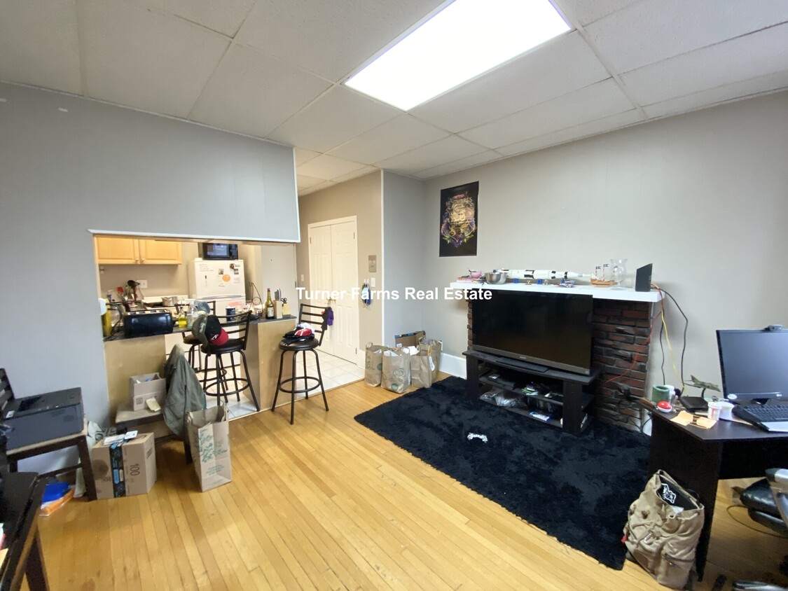 Foto principal - 879 Beacon St