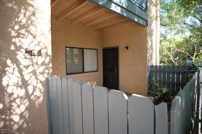 Foto del edificio - 8080 E Speedway Blvd