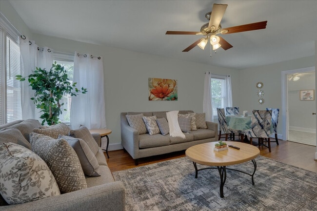 Building Photo - 1001 Watts St