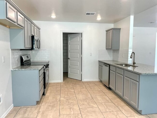 Foto del edificio - 914 Indian Plns Rd