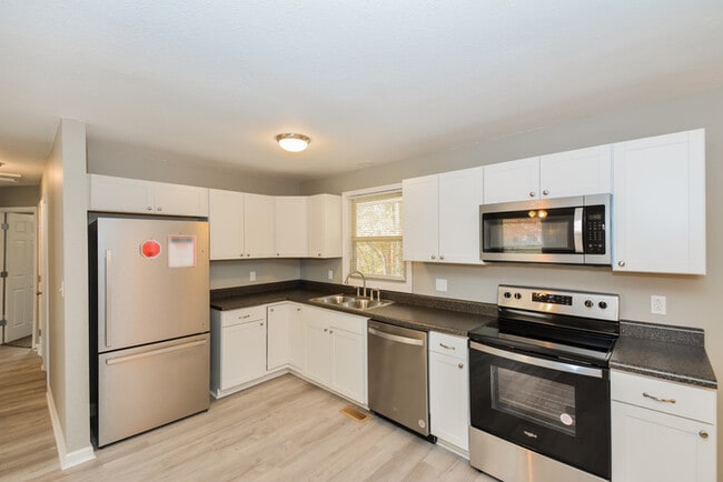 Building Photo - 2829 Thrush Dr