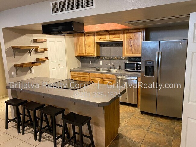 Foto del edificio - 1200 E River Rd