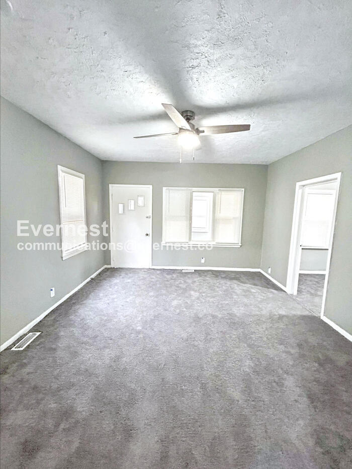 1079 E 68th St Cleveland, OH 44103 – photo 4