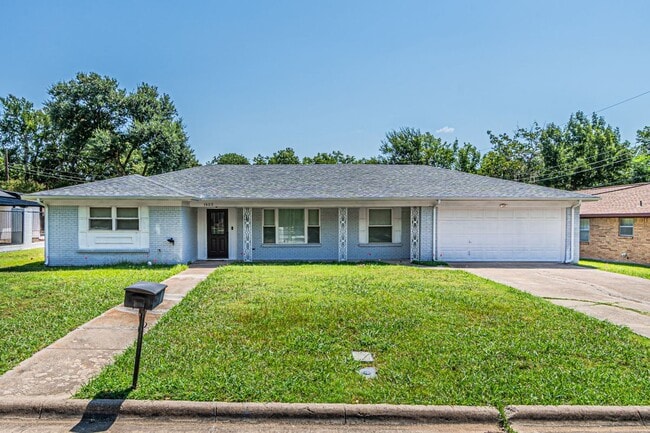 Building Photo - 1805 W Cedar Elm Dr
