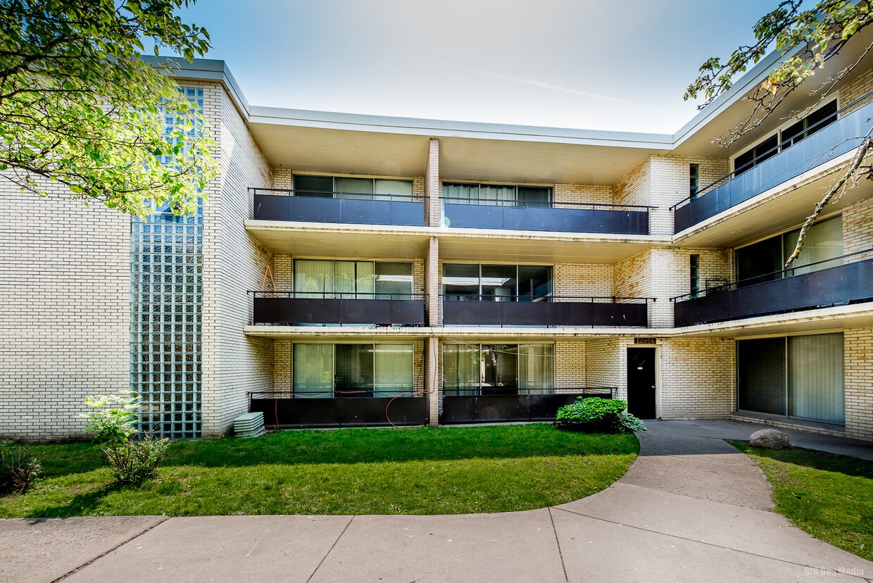 12556 Fairview Ave Unit 2C, Blue Island, IL 60406 Condo for Rent in