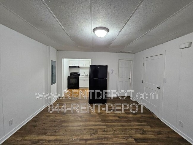 Foto del edificio - 109 E Eichel Ave