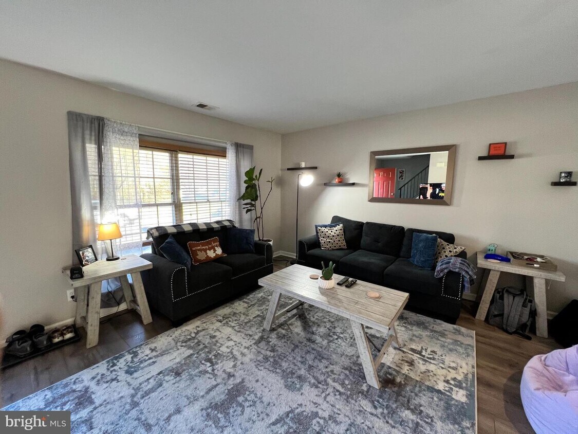 8 Barry Dr, Mantua Township, NJ 08051 Townhome Rentals in Mantua