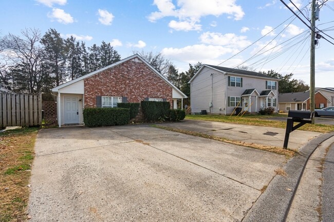 Building Photo - 1578 Chariot Dr