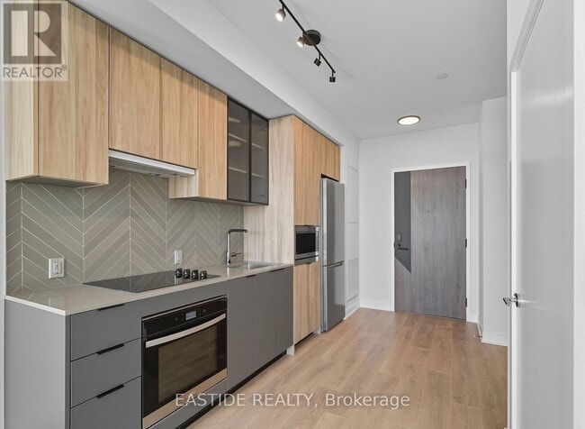 Building Photo - 1037 The Queensway