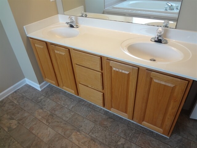 Foto del edificio - 5346 Ripplingbrook Way