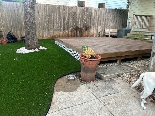 Foto del edificio - 5219 Richard Ave