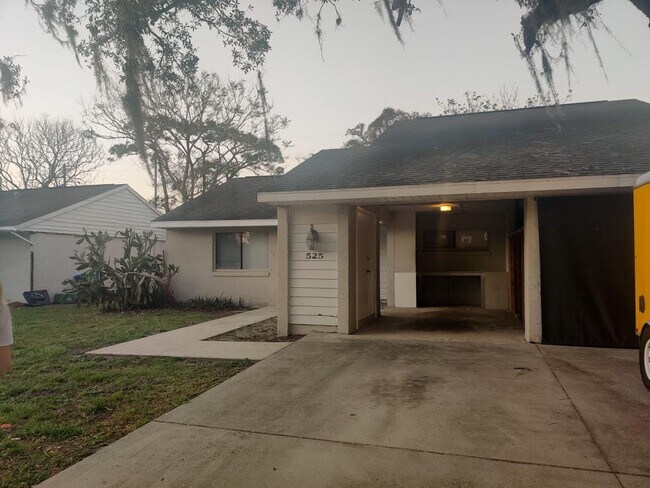 Photo - 525 E Warren Ave Townhome