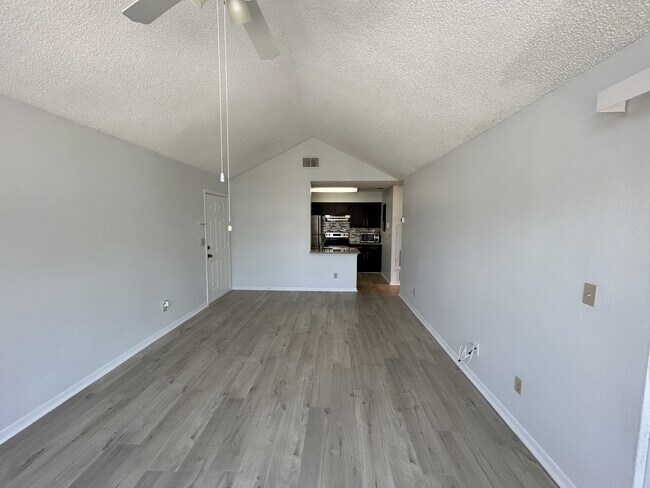 Building Photo - 1055 S Hiawassee Rd