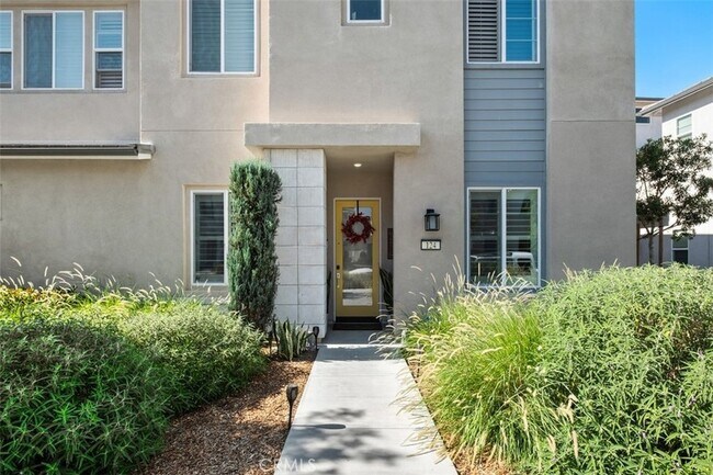 Building Photo - 124 Sculpture