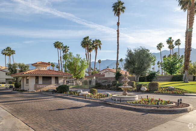 Building Photo - 2701 E Mesquite Ave