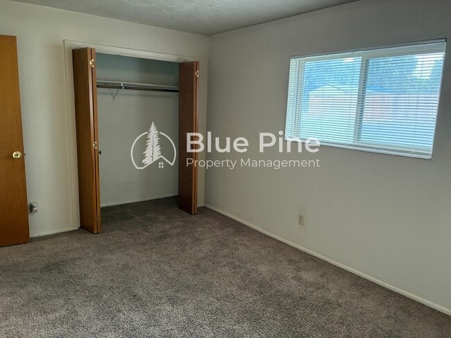 Building Photo - 1680 Calkins Ave