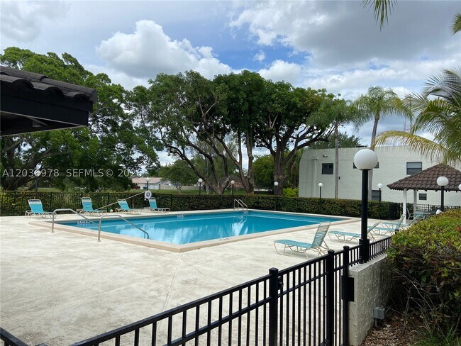 Foto del edificio - 9011 SW 62nd Terrace