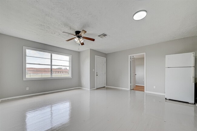 Building Photo - 9709 Fairland Dr