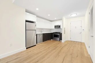 Building Photo - 2521 43rd Ave