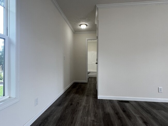 Building Photo - 178 Redwood Ln
