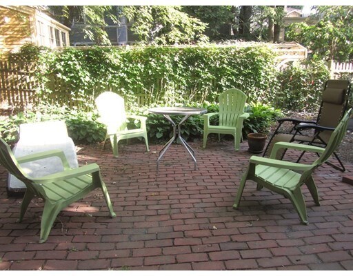 Building Photo - 14 Shepard St