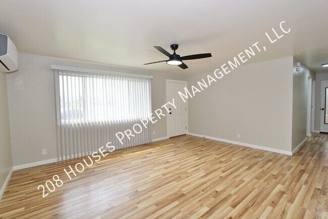 Building Photo - Recently Renovated Single-Level Home