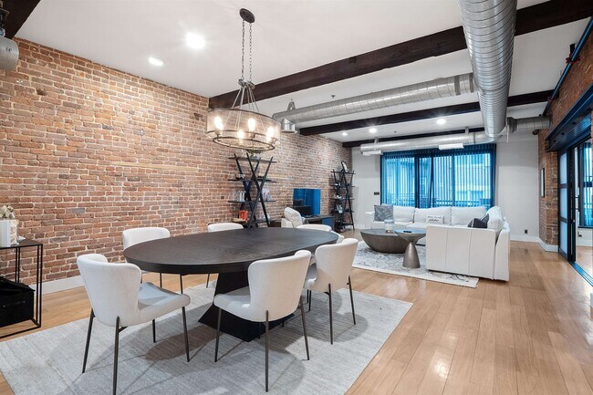 Foto del edificio - 610 Clinton St