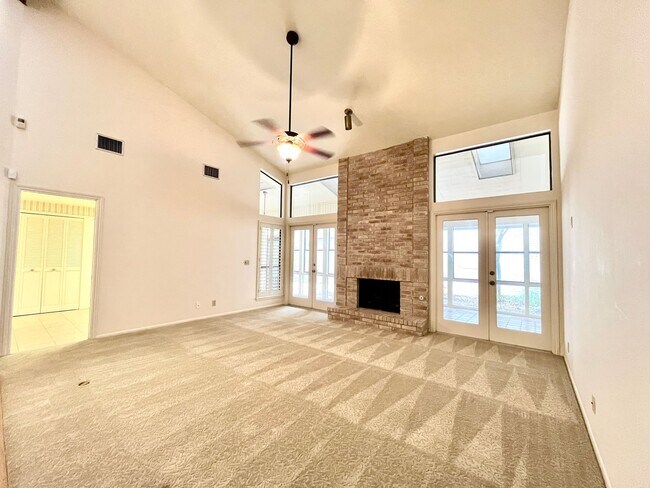 Foto del edificio - 3 Bedroom/3 Bath Woods of Shavano Subdivision