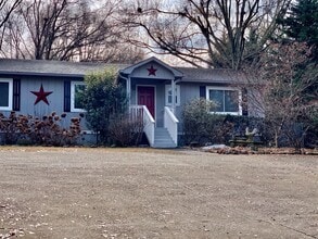Building Photo - 322 Powder Springs St