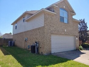 Building Photo - 615 Arbor Green Ln