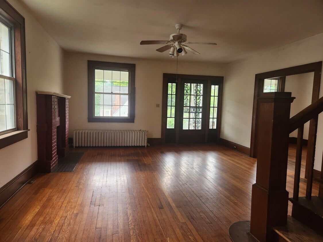 215 Crawford St, Beckley, WV 25801 House Rental in Beckley, WV