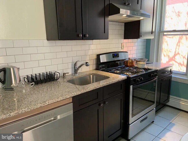 Foto del edificio - 4913 Warrington Ave