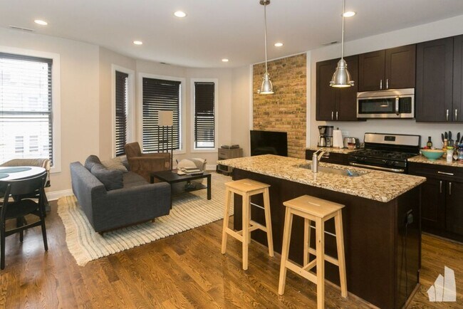 Foto del edificio - 1218 W Diversey Pkwy