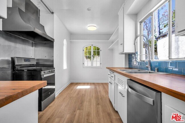 Building Photo - 316 S Wetherly Dr